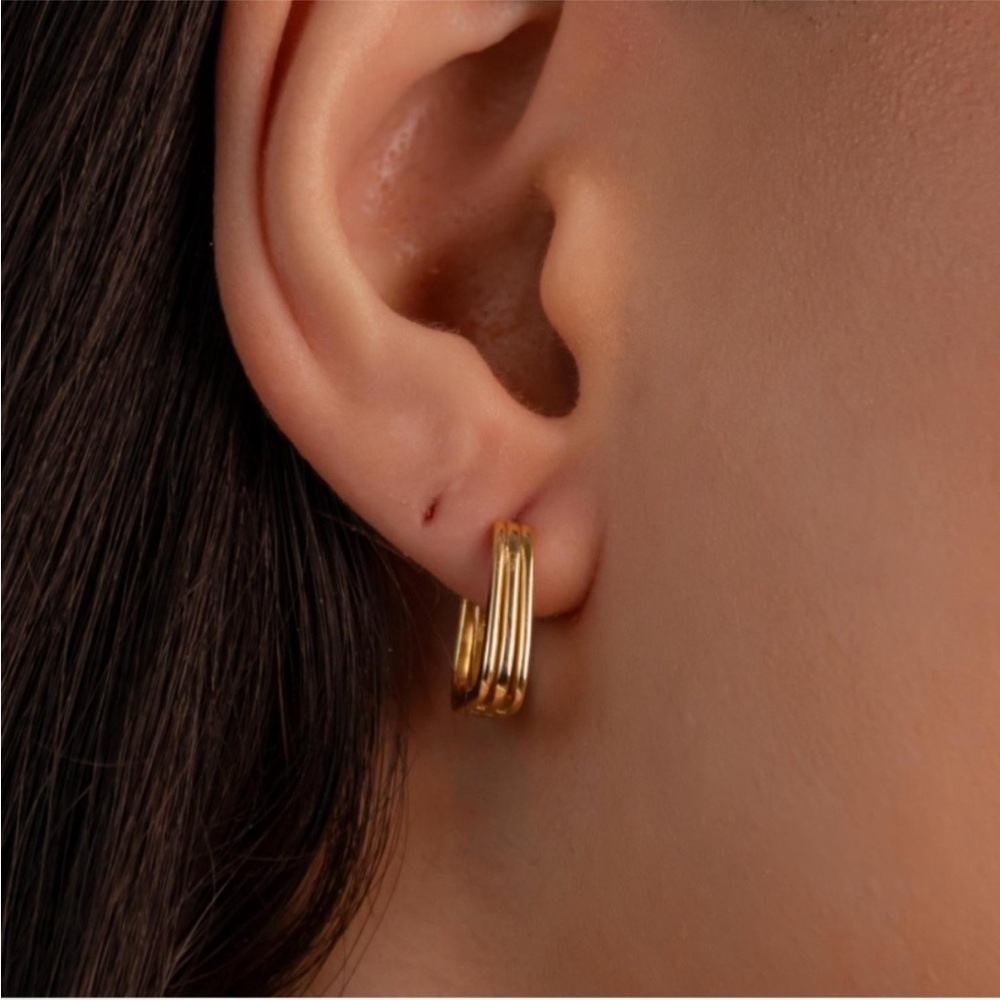 Chic Gold Square Hoop Earrings